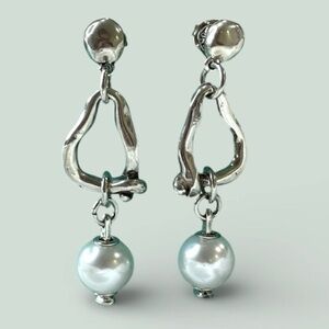 Uno de 50 Elegant Silver Drop Earrings with Pearls